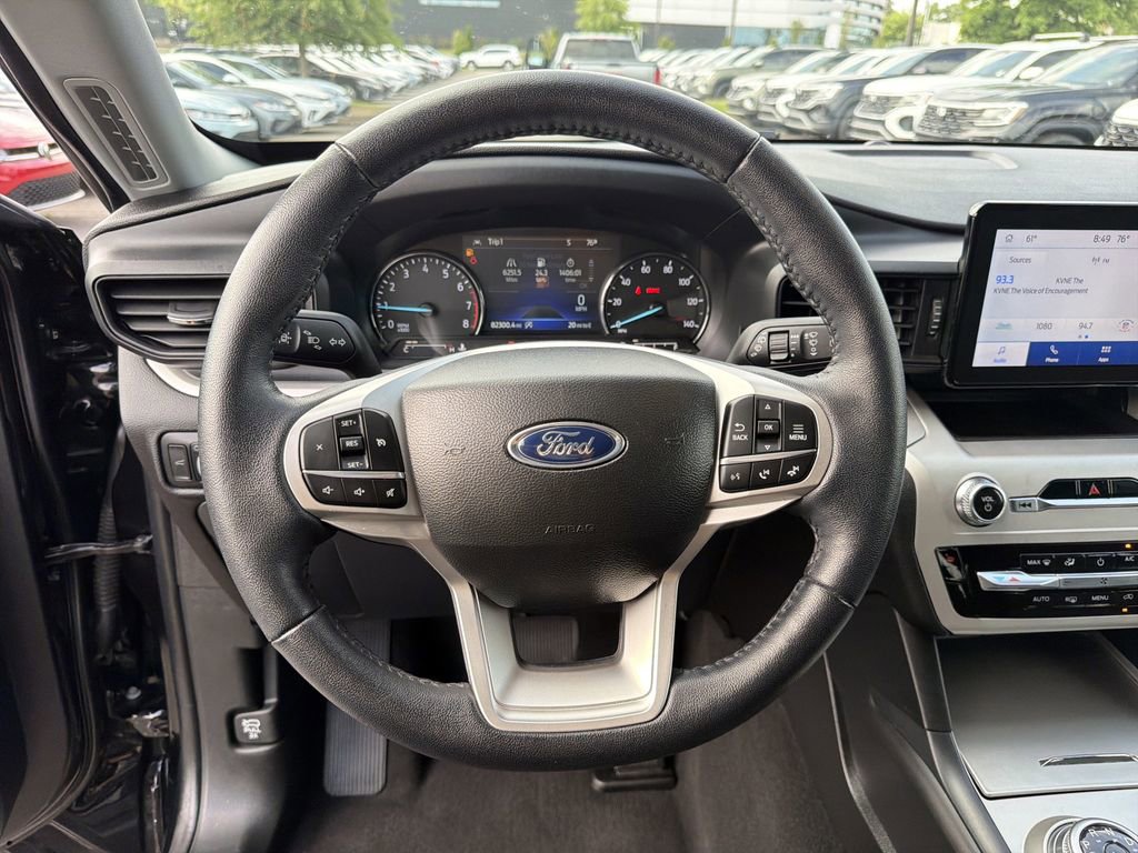 Used 2023 Ford Explorer XLT AWD/4WD image 25