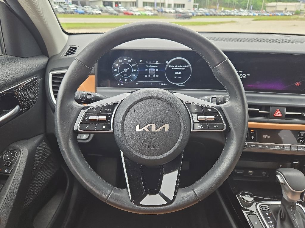 Used 2024 Kia Seltos EX FWD image 4