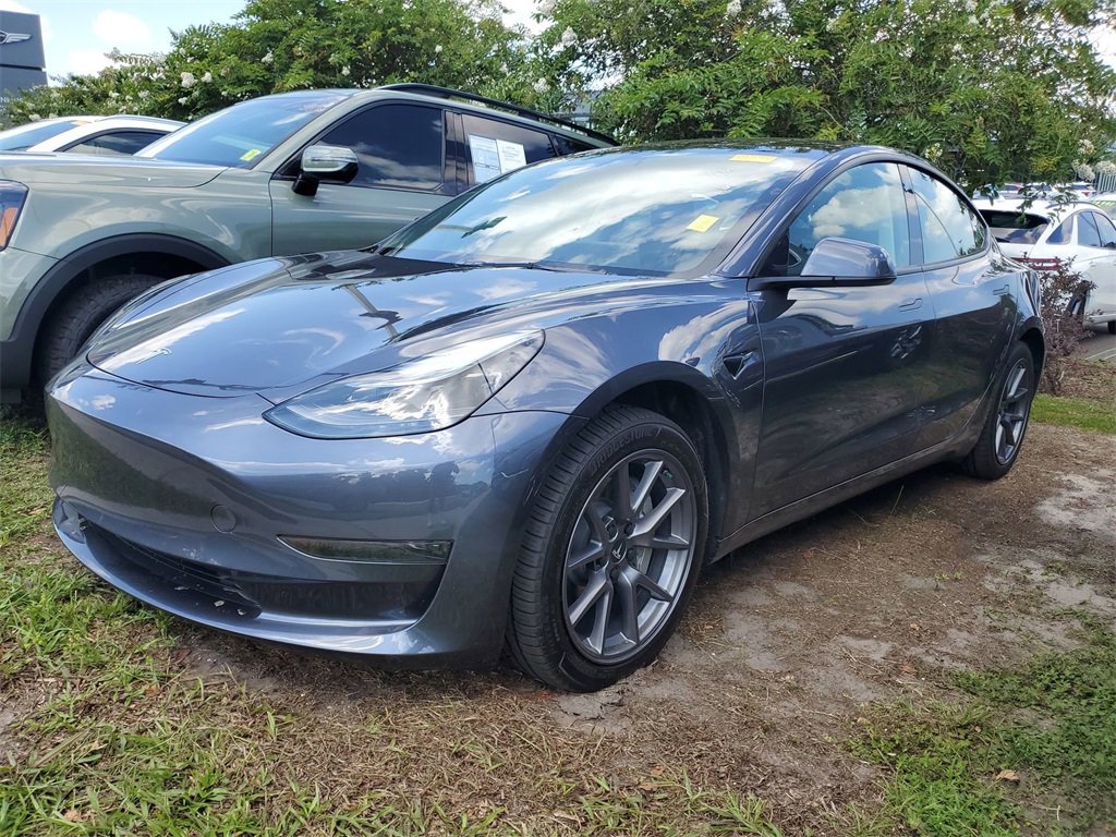 Used 2023 Tesla Model 3 Standard Range image 3