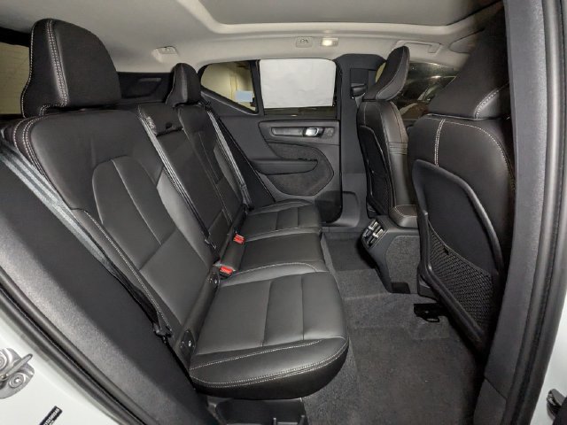 New 2025 Volvo XC40 B5 Core w/ Protection Package Premier AWD/4WD image 29