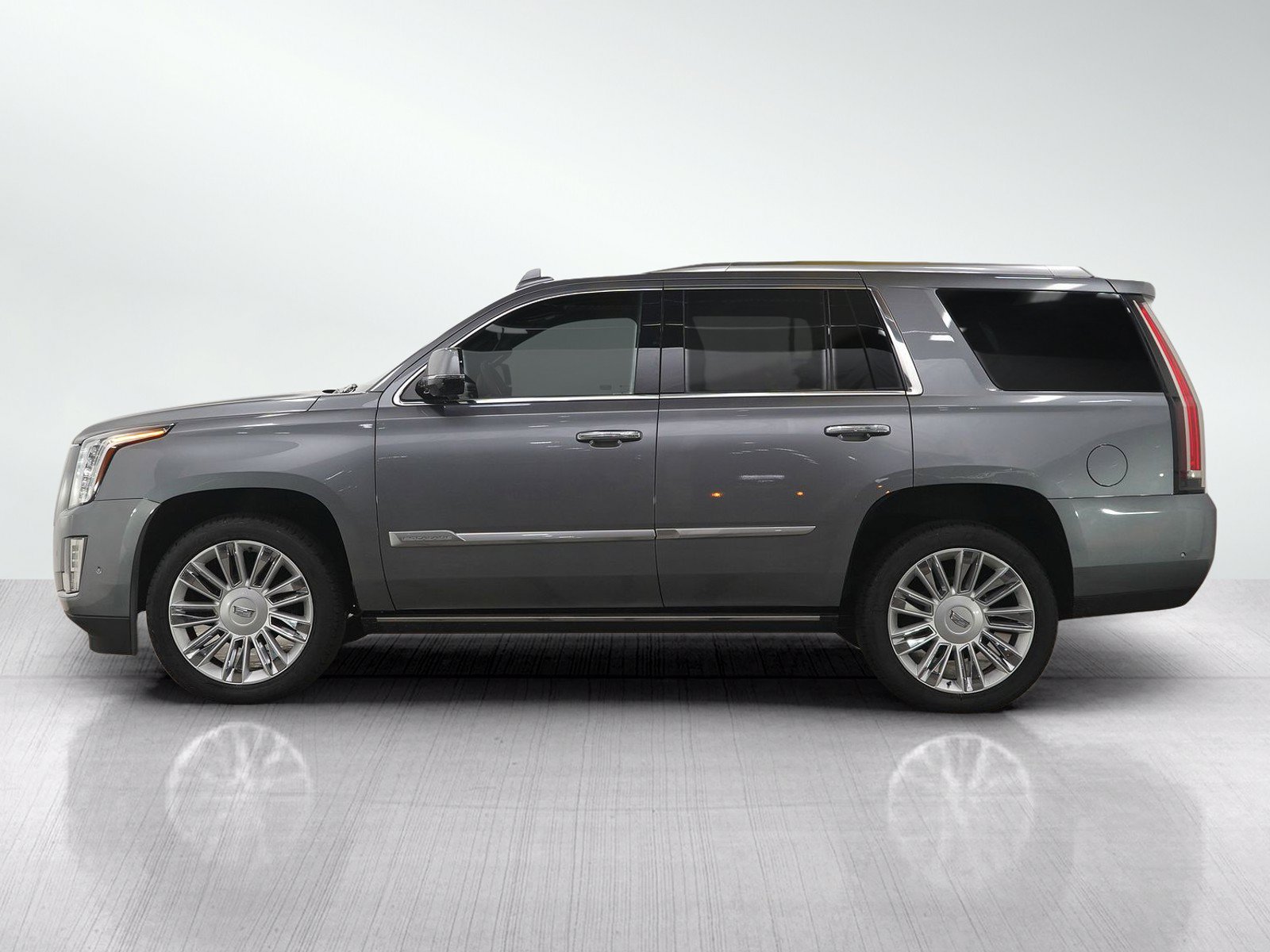 Used 2019 Cadillac Escalade Platinum AWD/4WD image 2