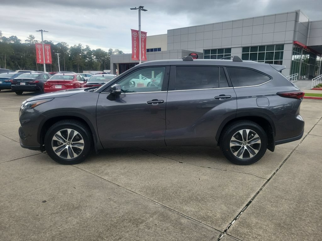 Certified 2024 Toyota Highlander XLE FWD video 2