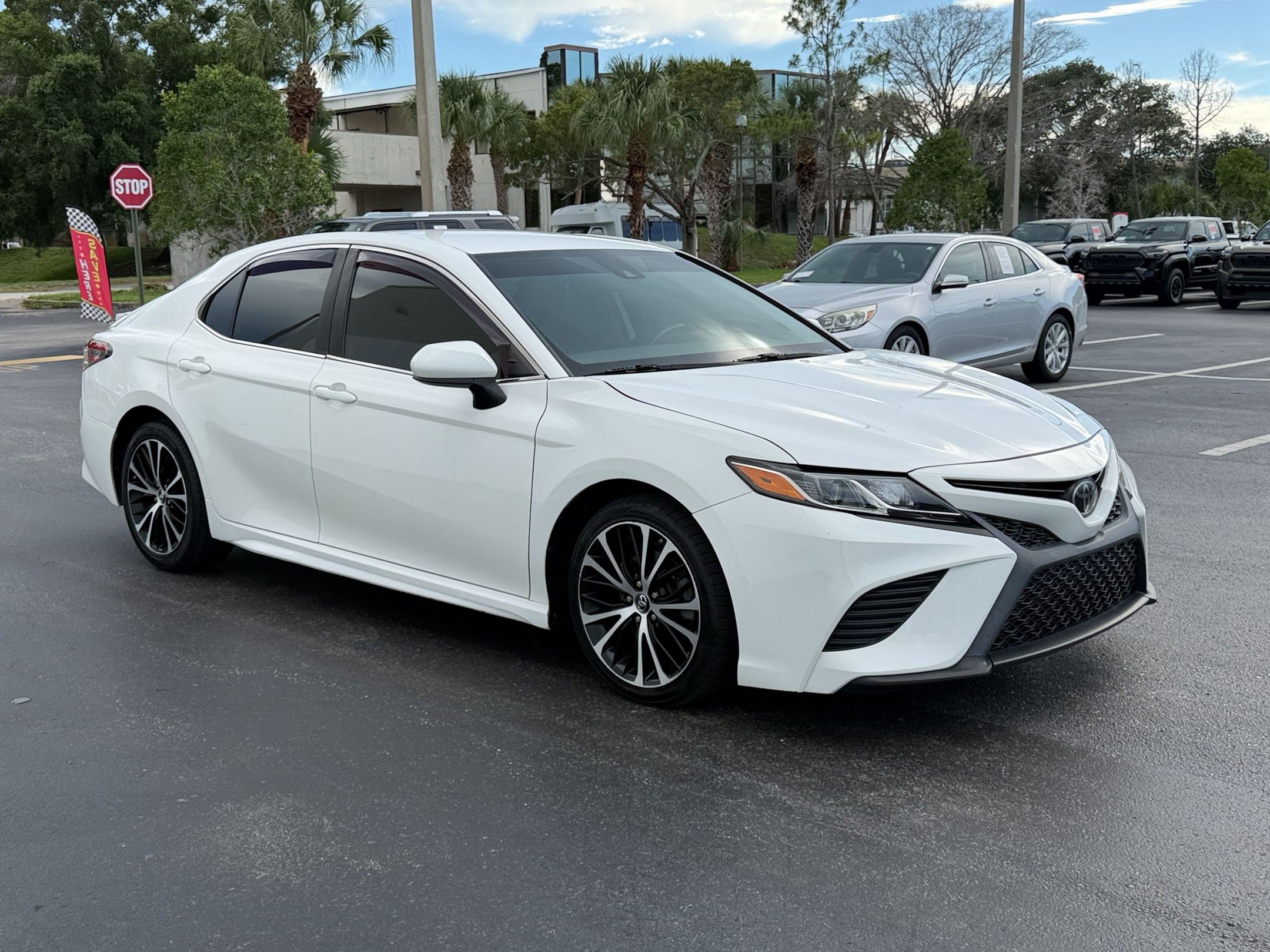 Used 2019 Toyota Camry SE FWD image 7