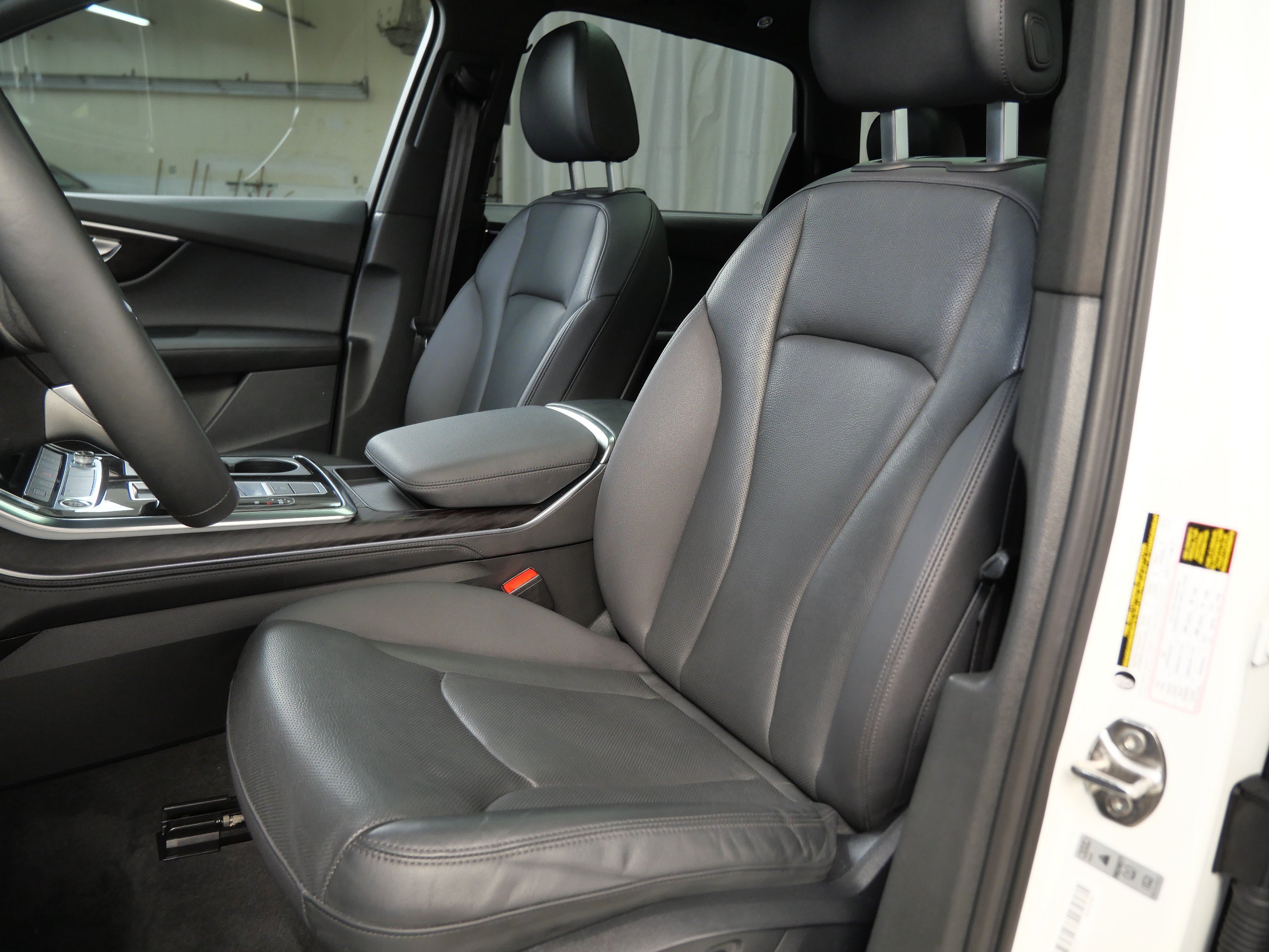 Used 2023 Audi Q7 2.0T Premium Plus w/ Premium Plus Package AWD/4WD image 3
