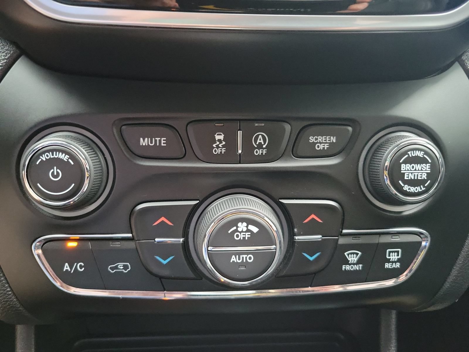 Used 2020 Jeep Cherokee Limited FWD image 21