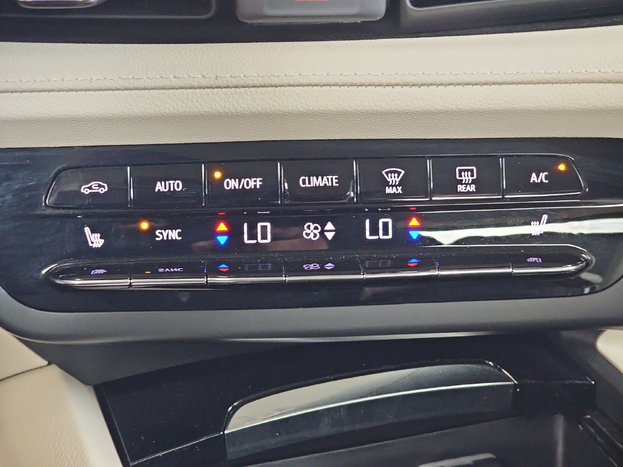 Used 2023 Buick Envision Preferred AWD/4WD image 26