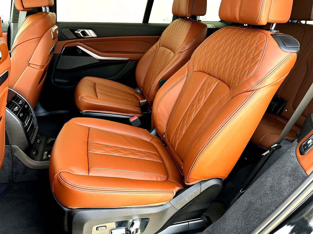New 2026 BMW X7 M60i image 15