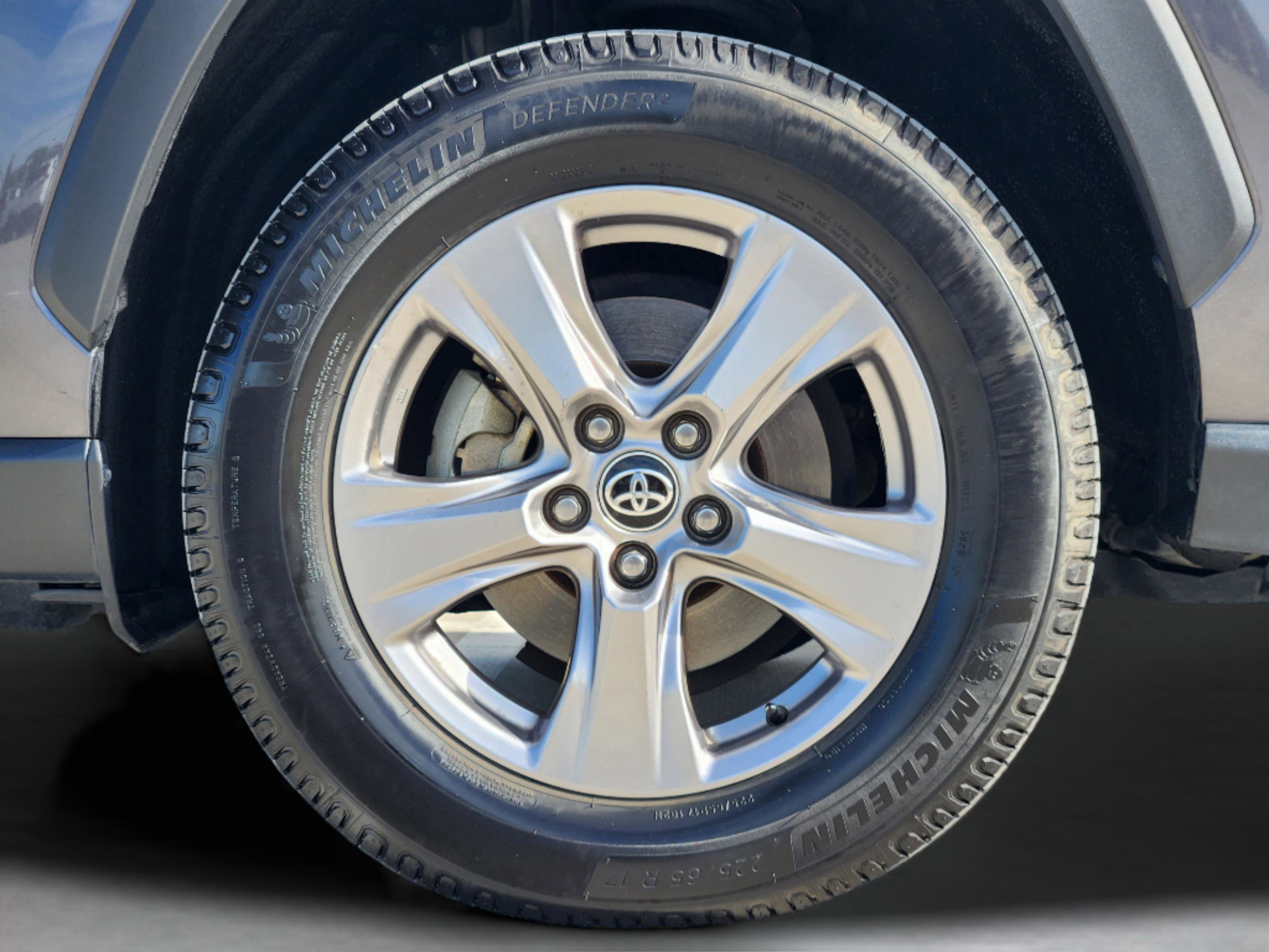 Used 2022 Toyota RAV4 XLE AWD/4WD image 11