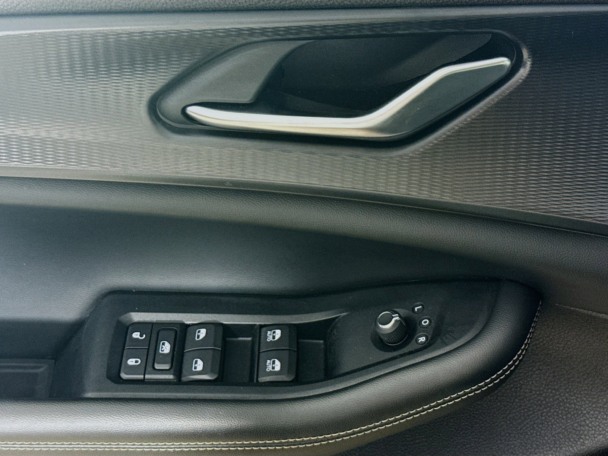 Used 2023 Jeep Grand Cherokee Laredo image 20