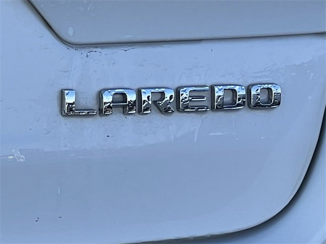 Used 2023 Jeep Grand Cherokee Laredo image 9