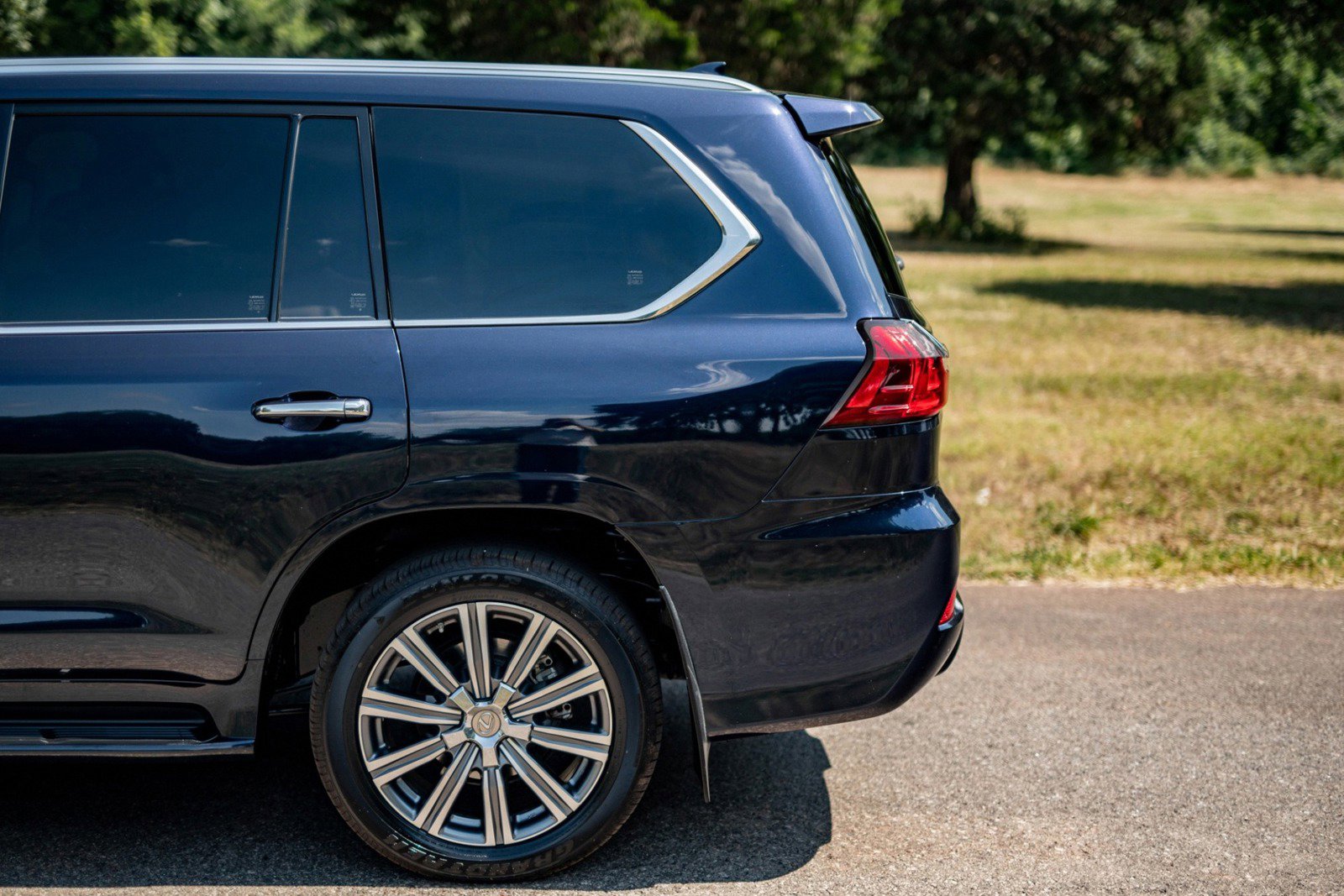 Used 2017 Lexus LX 570 4WD w/ Luxury Package image 23