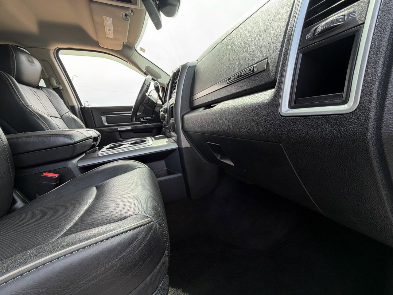 Used 2014 RAM 2500 Limited AWD/4WD image 28