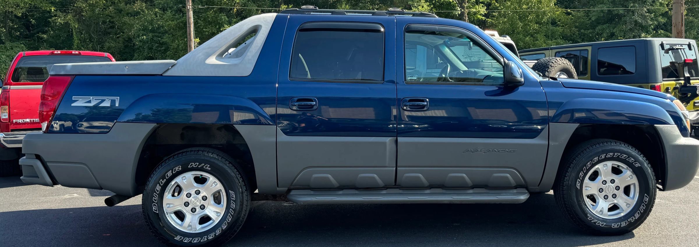 Used 2002 Chevrolet Avalanche 4x4 w/ Off-Road Suspension Pkg image 3