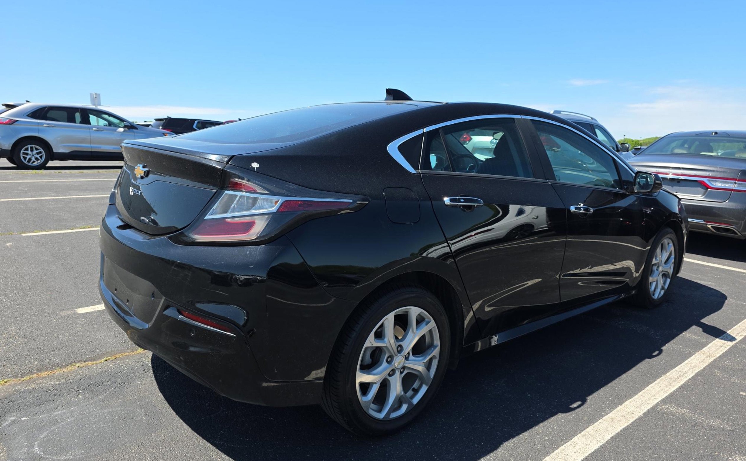 Used 2016 Chevrolet Volt Premier w/ Driver Confidence Package FWD image 4