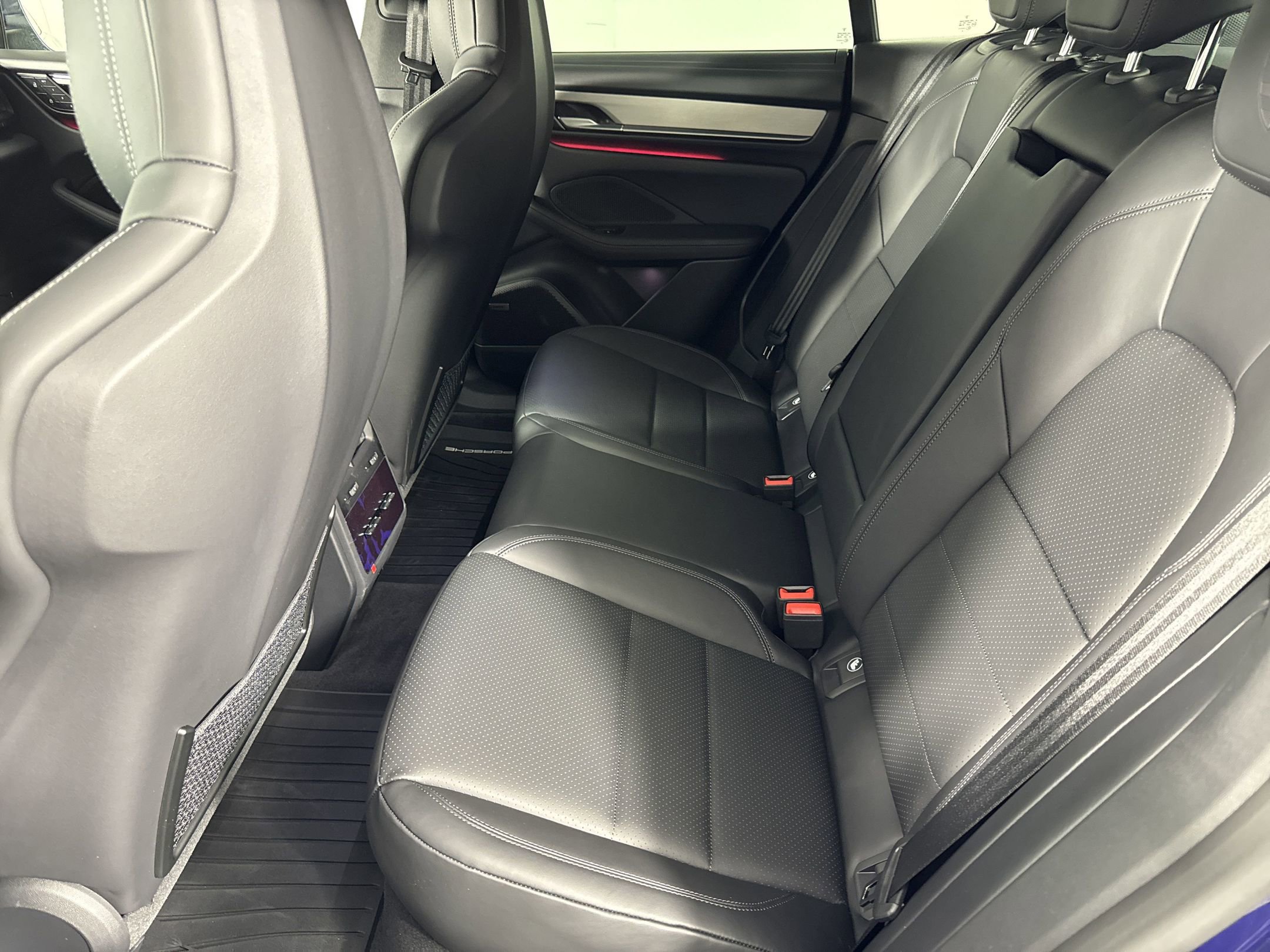 Used 2025 Porsche Macan 4S Electric image 15