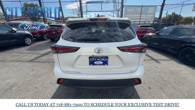 Used 2024 Toyota Highlander LE image 4