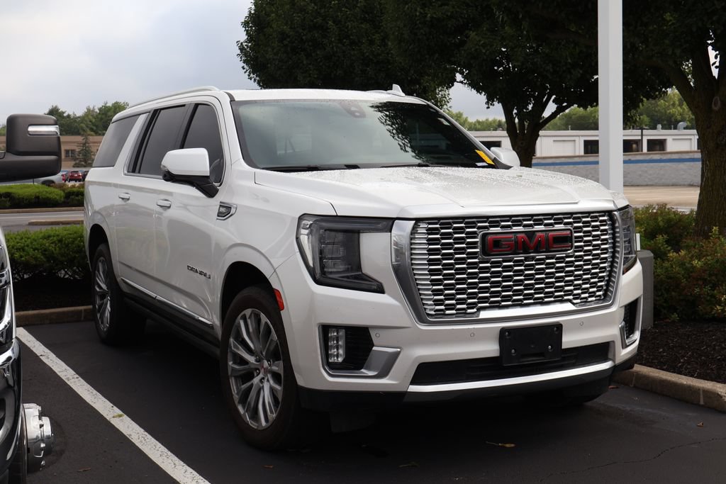 Used 2021 GMC Yukon XL Denali w/ LPO, Illumination Package AWD/4WD image 3