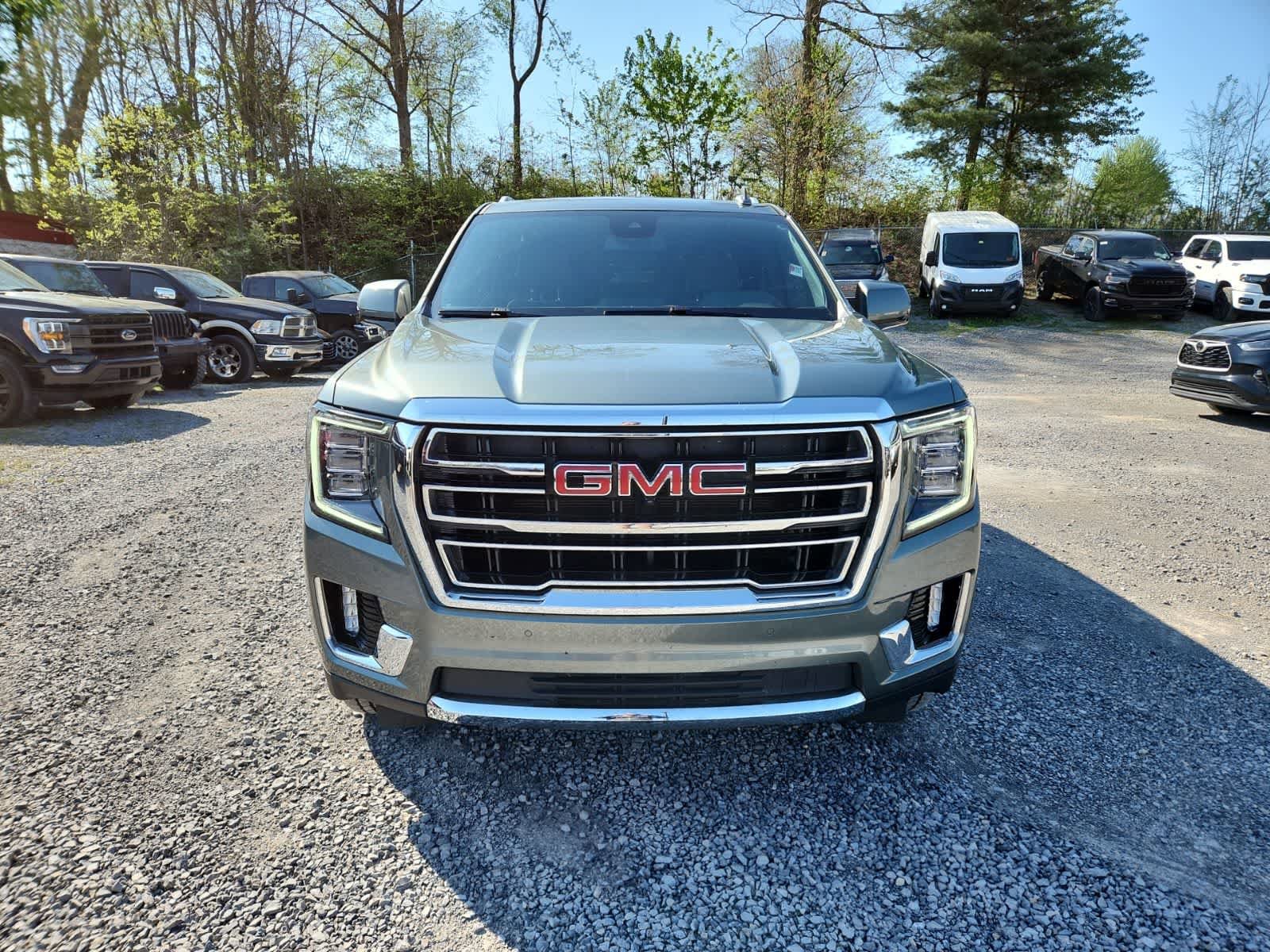 Used 2023 GMC Yukon SLT w/ SLT Premium Package image 8