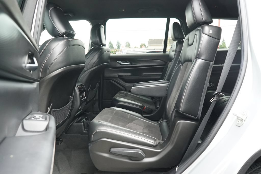 Used 2023 Jeep Grand Cherokee L Laredo AWD/4WD image 11