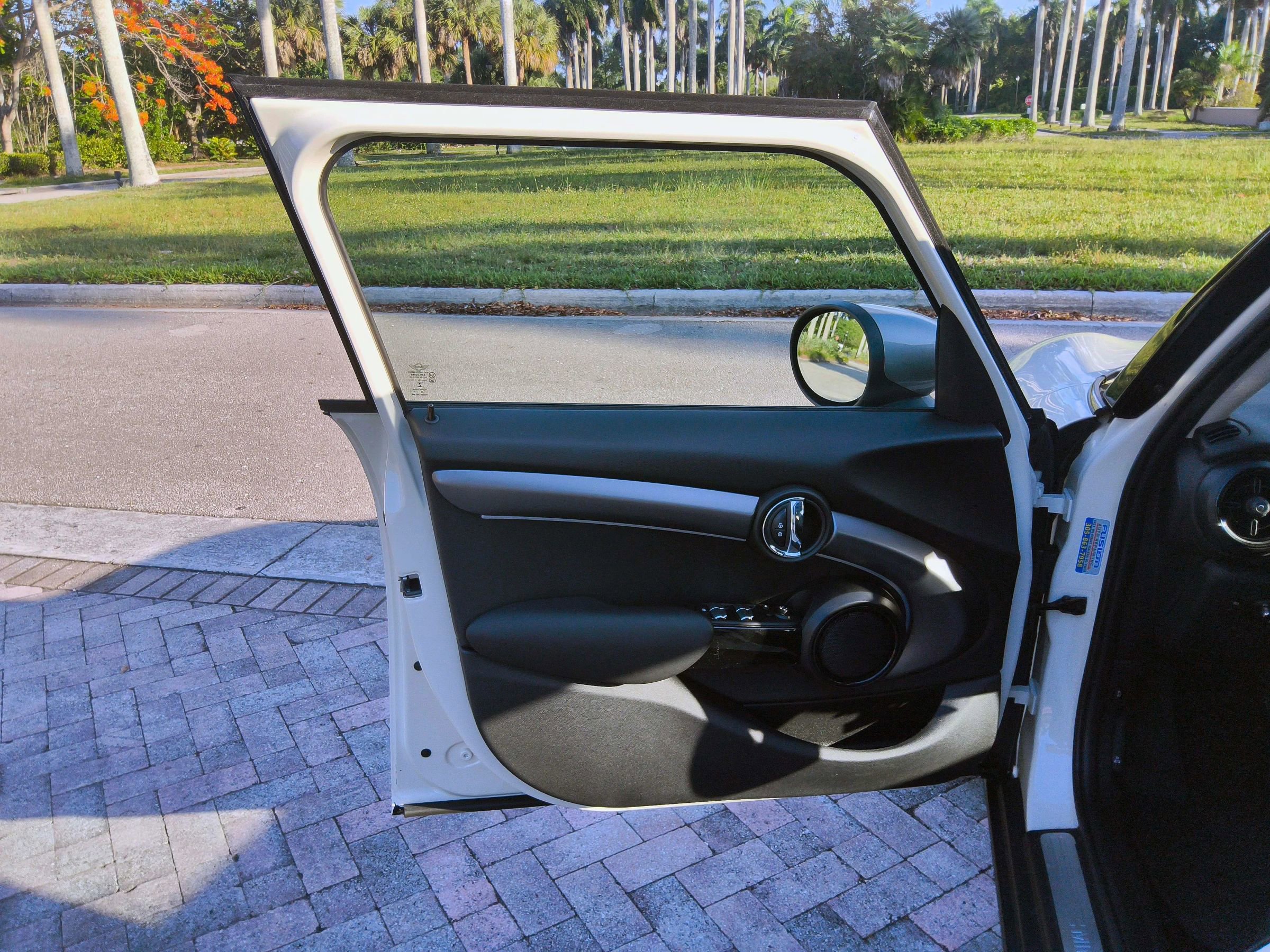 Used 2023 MINI Cooper 4-Door Hardtop FWD image 22