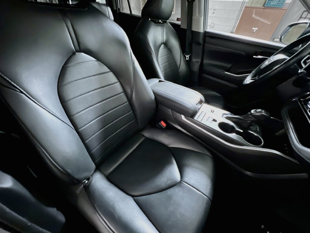 Used 2021 Toyota Highlander XLE FWD image 28