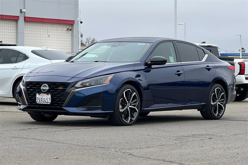 Used 2024 Nissan Altima 2.5 SR image 10