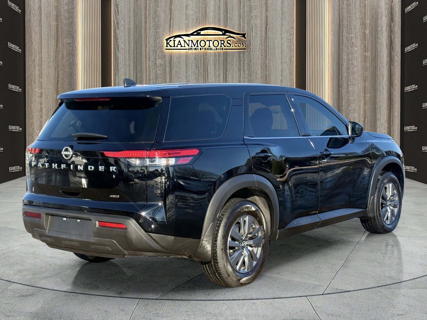 Used 2025 Nissan Pathfinder S image 6