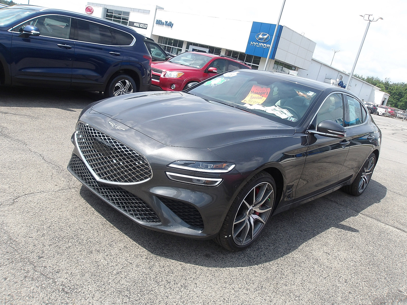 Used 2025 Genesis G70 2.5T image 3