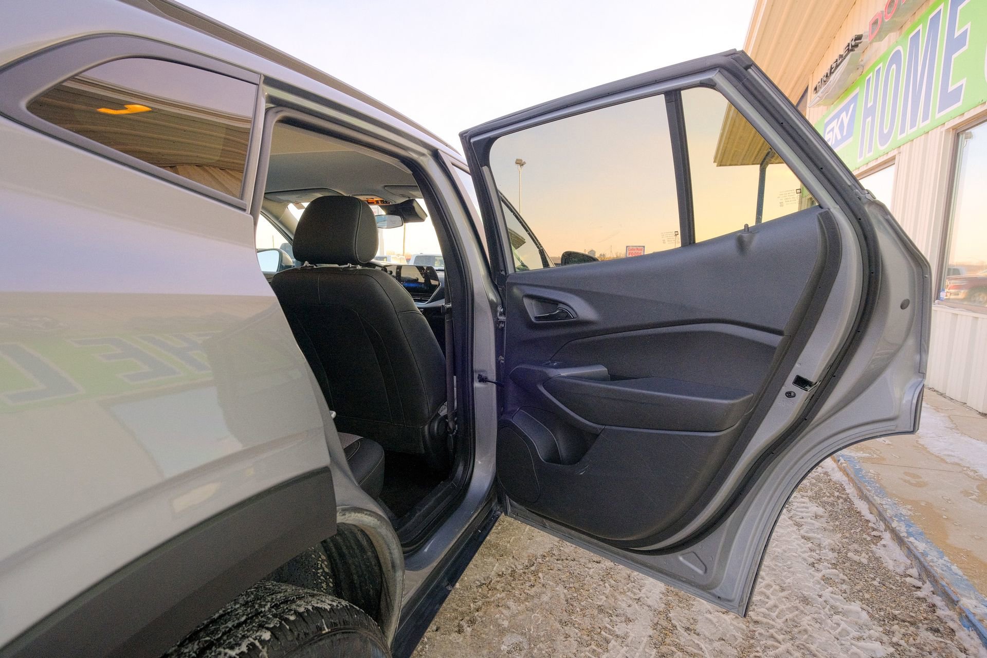 Used 2025 Chevrolet Trax LT image 18