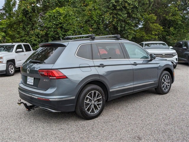 Used 2020 Volkswagen Tiguan SE w/ Panoramic Sunroof Package image 9