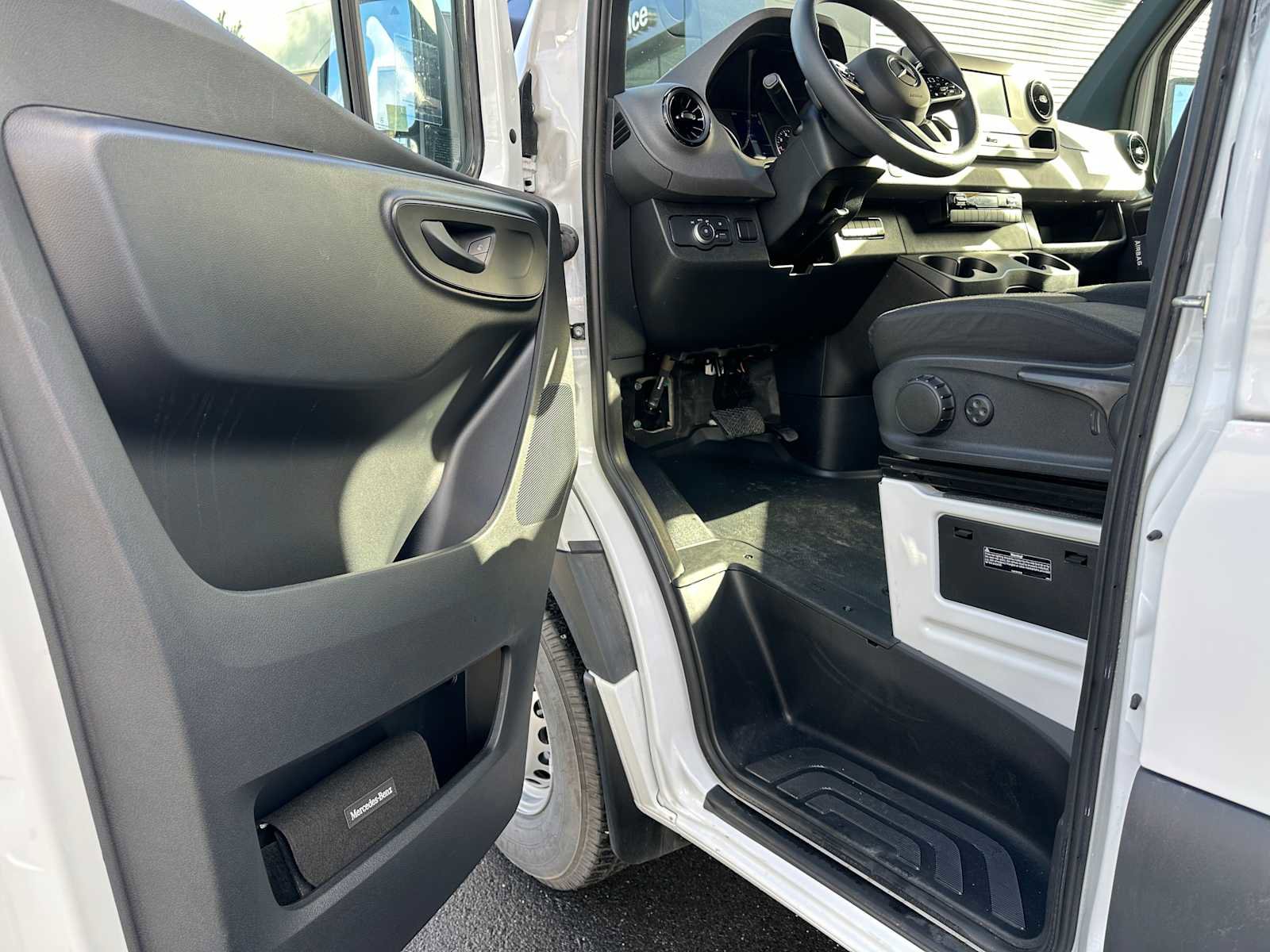 Used 2023 Mercedes-Benz Sprinter 1500 image 21