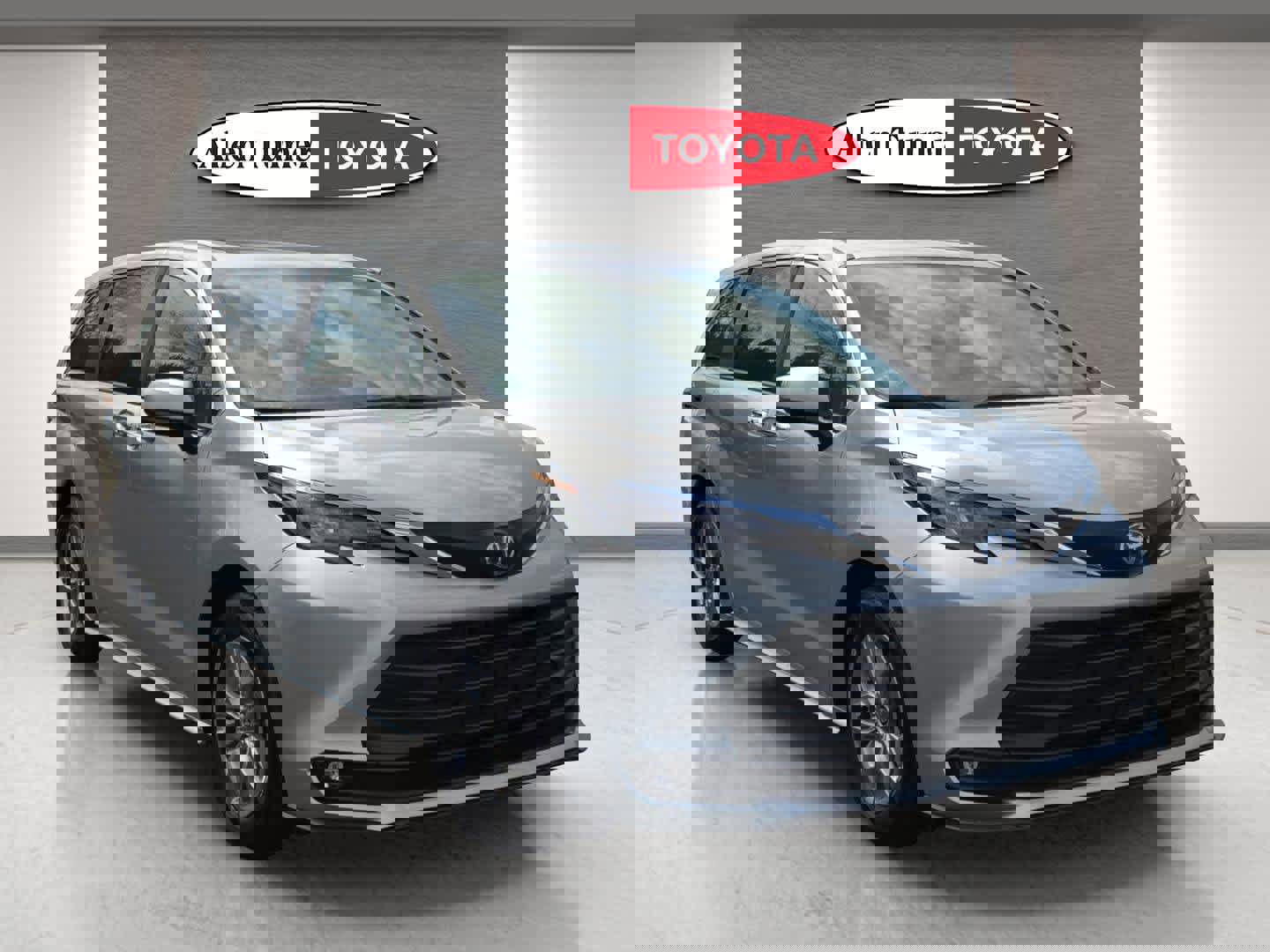 Used 2025 Toyota Sienna XLE AWD/4WD image 2