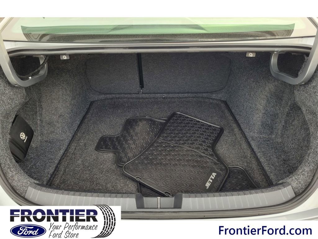 Used 2023 Volkswagen Jetta SE image 7