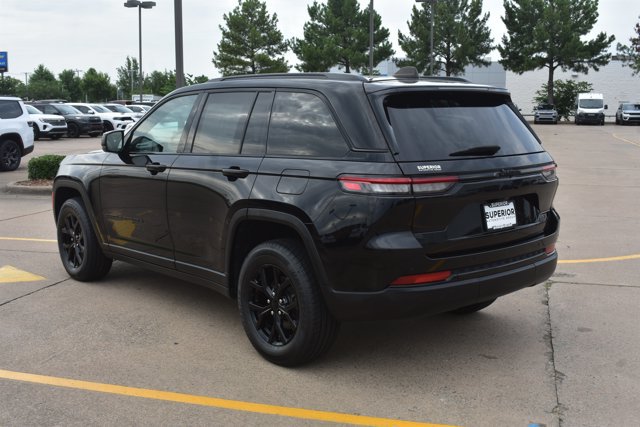 Used 2024 Jeep Grand Cherokee Altitude RWD image 7