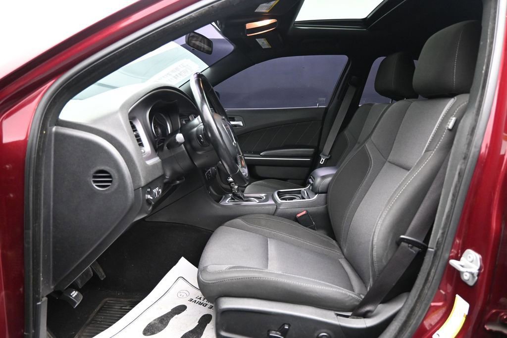 Used 2019 Dodge Charger SXT RWD image 9