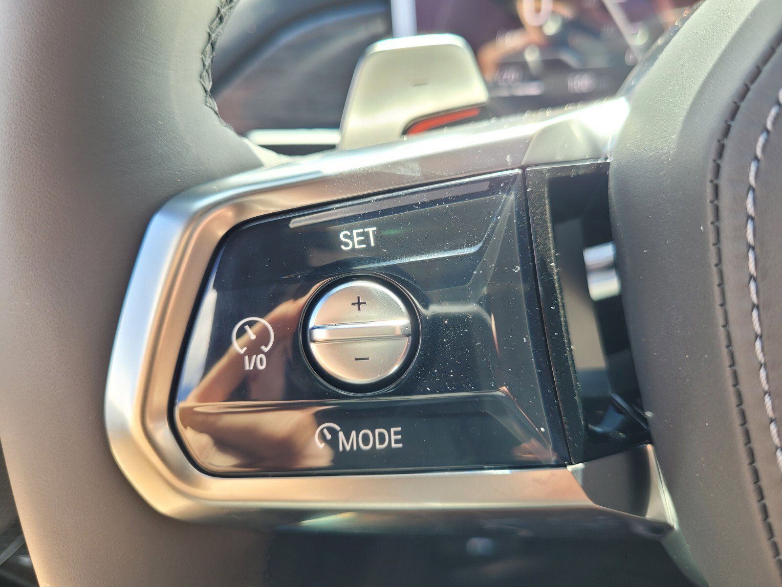 Used 2026 BMW 750e xDrive image 27