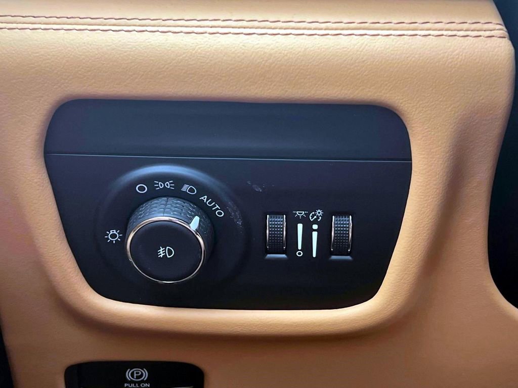 Certified 2025 Jeep Grand Cherokee L Summit AWD/4WD image 23