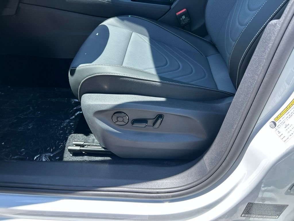 New 2026 Volkswagen Tiguan SE FWD image 16