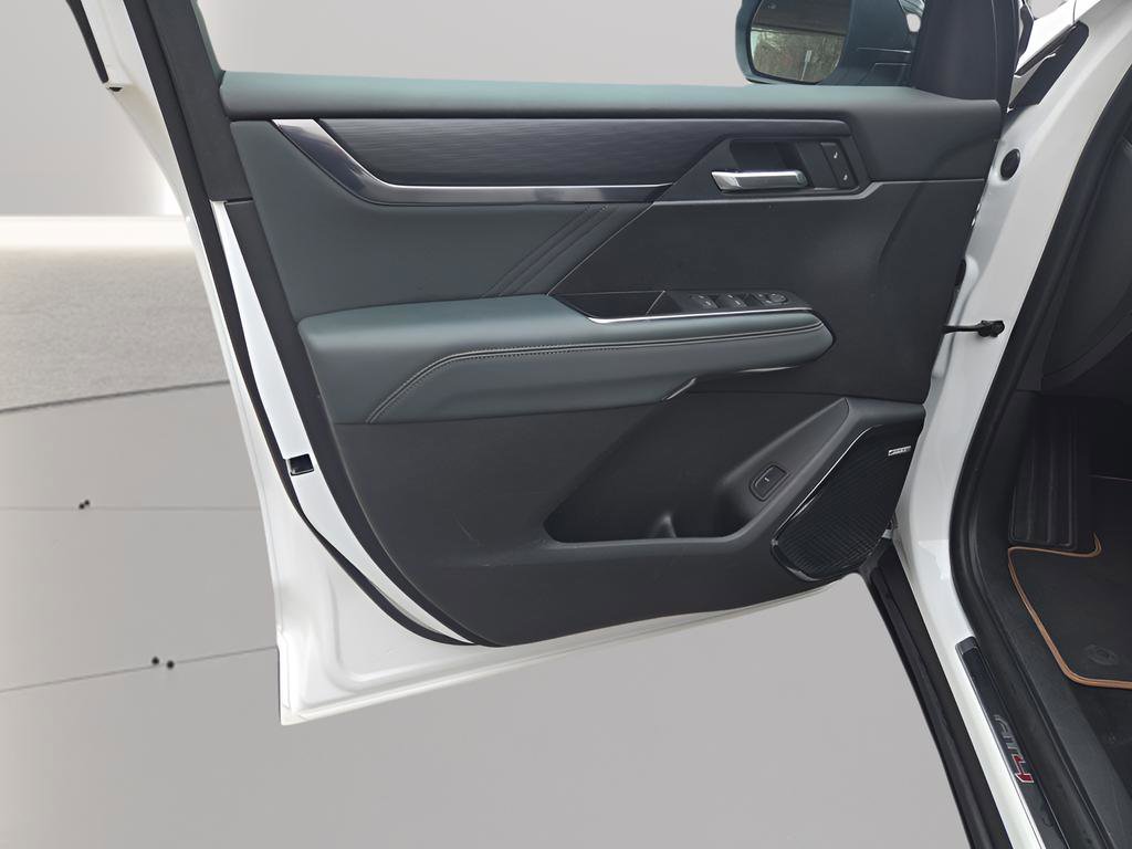 Used 2025 GMC Acadia AT4 image 27