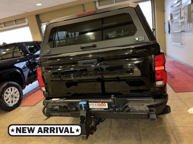Used 2023 Chevrolet Colorado Z71 w/ Z71 Convenience Package 2 AWD/4WD image 1