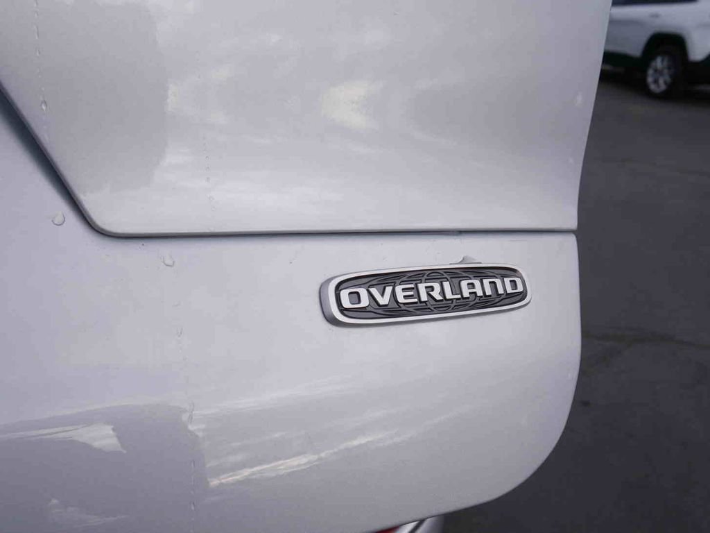 New 2025 Jeep Grand Cherokee L Overland w/ Advanced Protech Group III AWD/4WD image 7