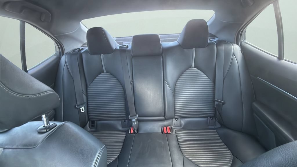 Used 2019 Toyota Camry SE FWD image 18