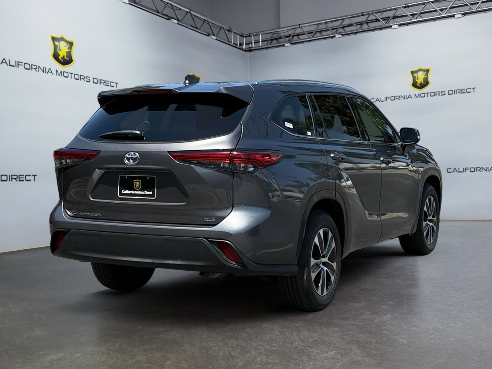 Used 2021 Toyota Highlander XLE image 5