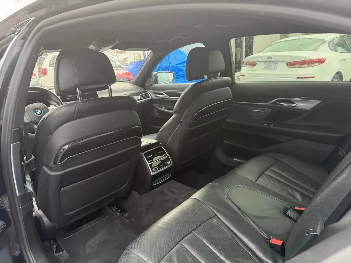 Used 2020 BMW 740i w/ M Sport Package RWD image 18