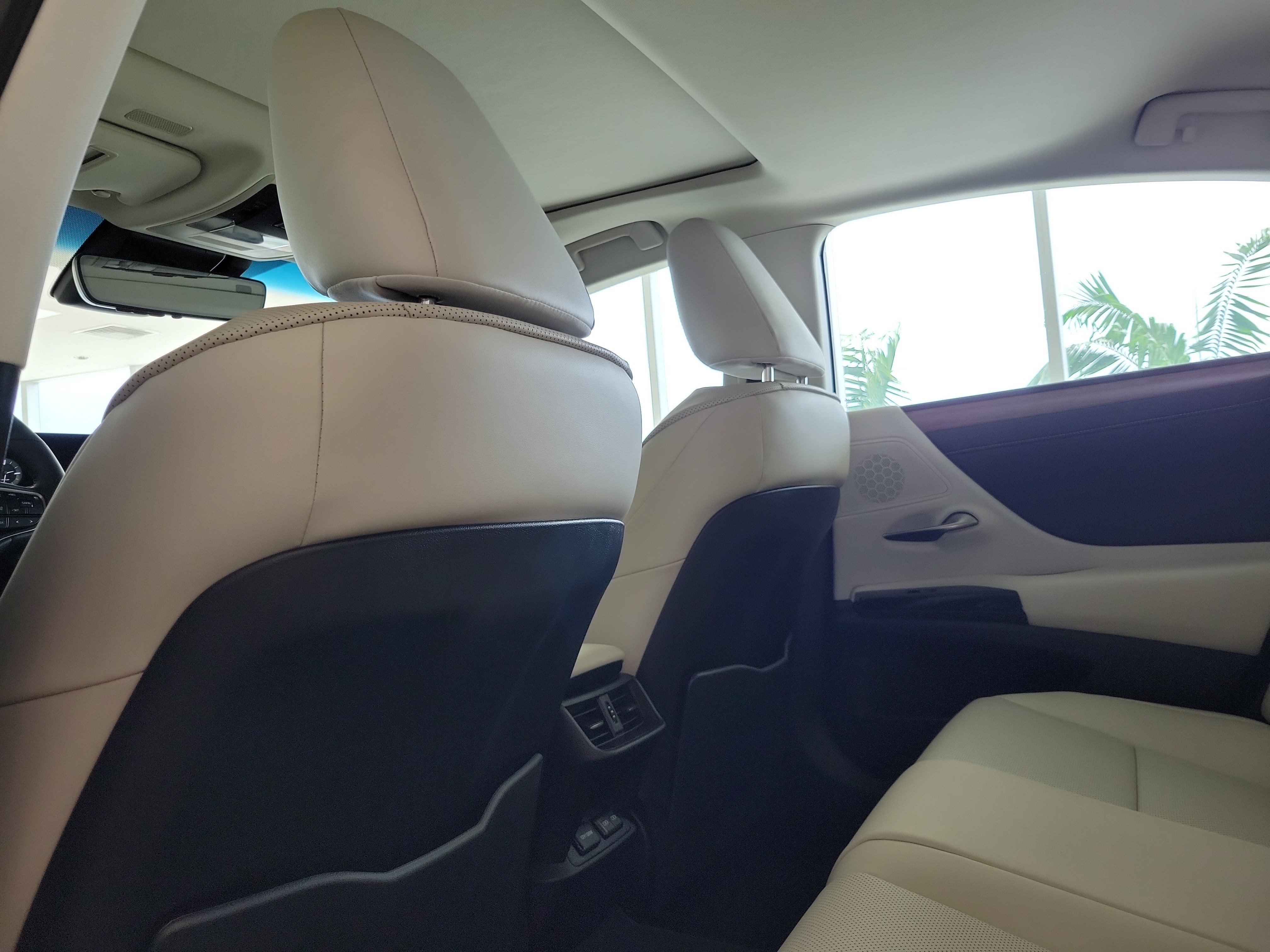 Used 2024 Lexus ES 350 w/ Premium Package FWD image 15