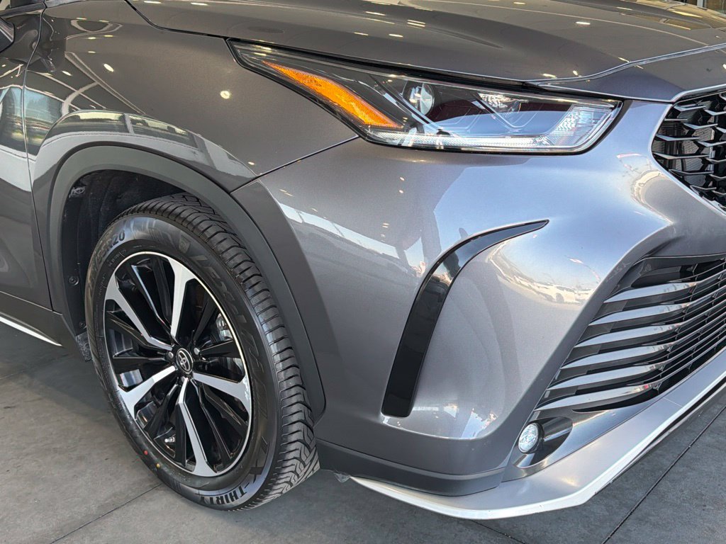 Certified 2021 Toyota Highlander XSE FWD image 9