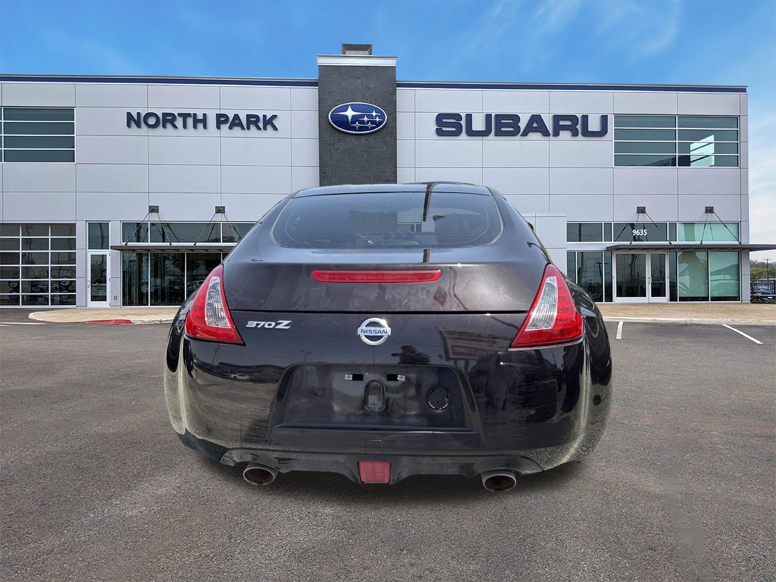 Used 2017 Nissan 370Z Coupe RWD image 4