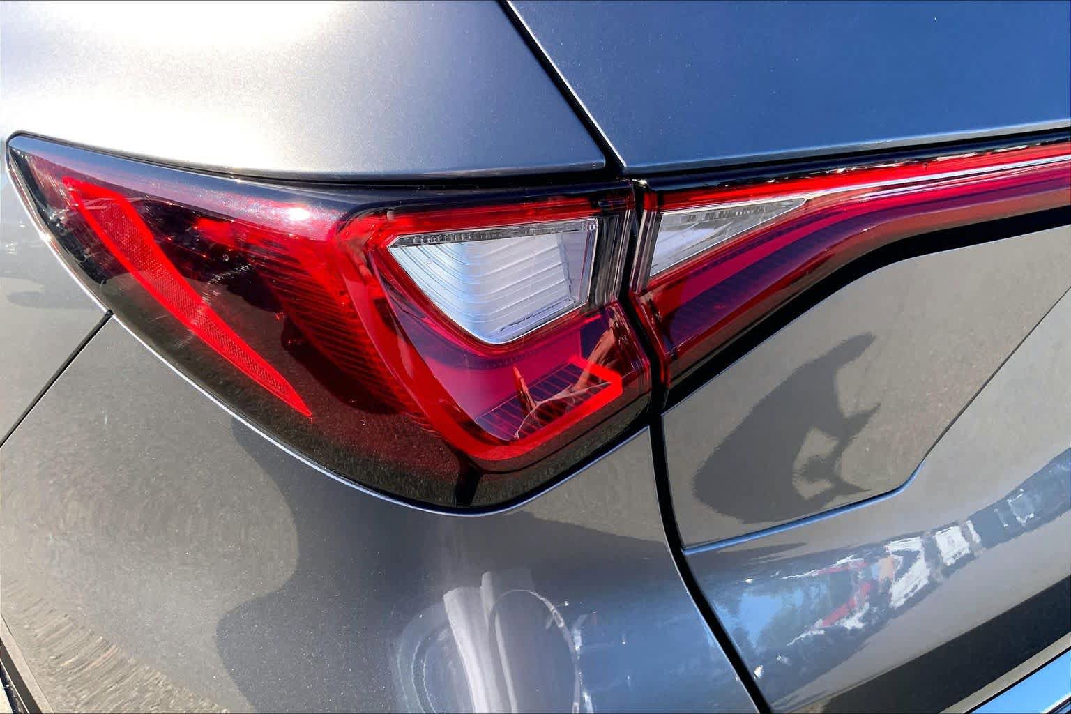 Used 2023 Acura MDX SH-AWD w/ Technology Package image 28
