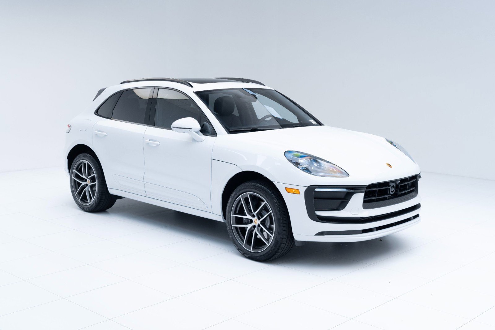 New 2025 Porsche Macan image 7