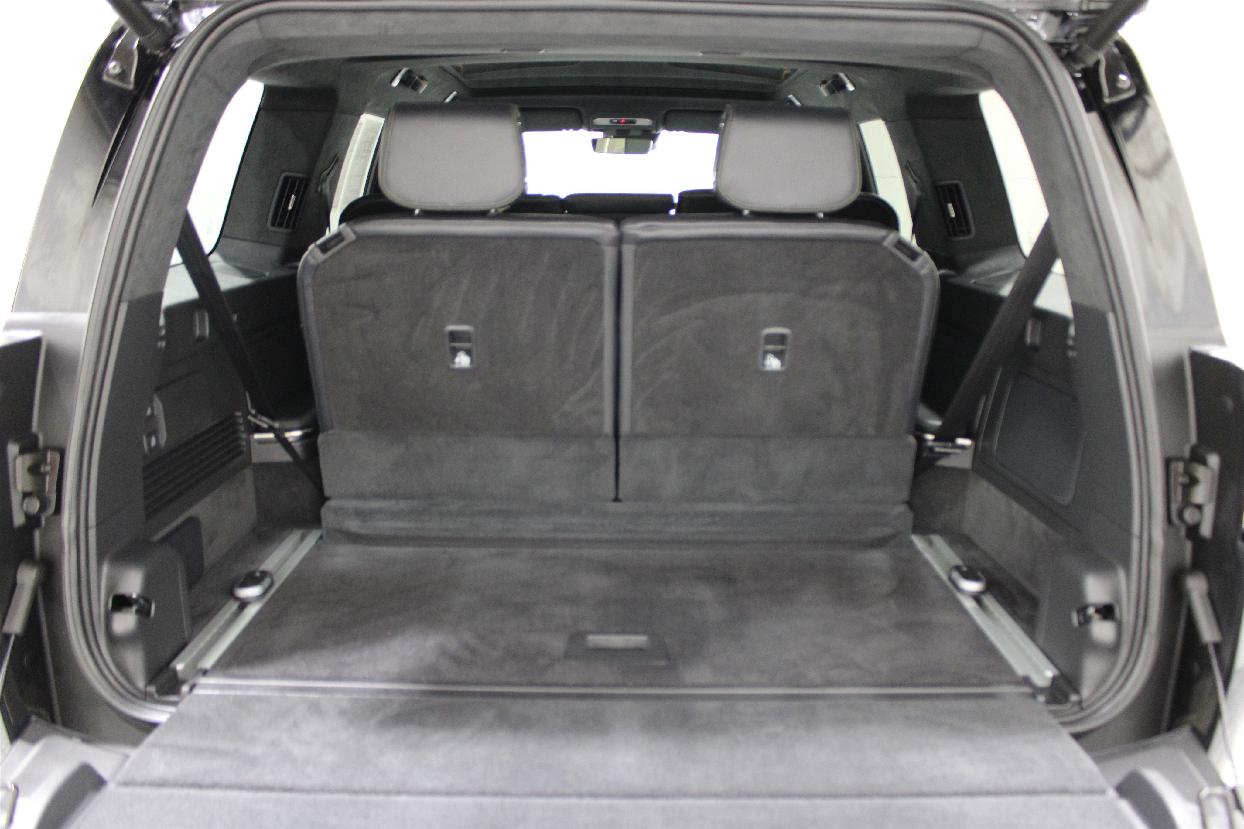 Used 2024 Rivian R1S Adventure image 27